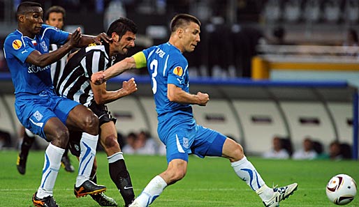 Vincenzo Iaquinta (M.) und Juventus Turin sind am krassen Außenseiter an Lech Posen gescheitert