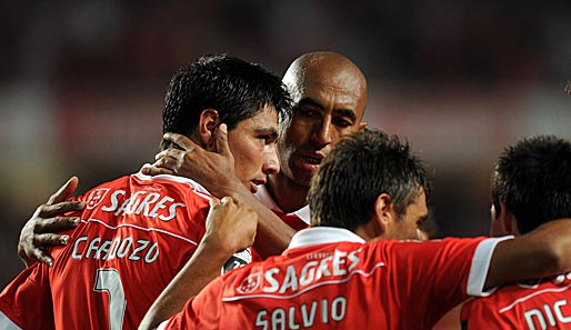 Oscar Cardozo (l.) erzielte den zwischenzeitlichen Ausgleich für Benfica Lissabon