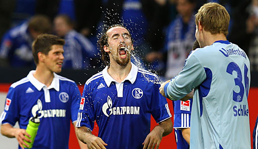 Der FC Schalke dürstet nach dem vorzeitigen Einzug in die K.o.-Phase - mit Unnerstall (r.) im Tor?