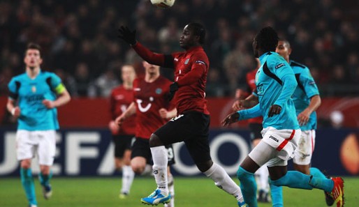 Didier Ya Konan (l.) wurde im Achtelfinal-Rückspiel gegen Lüttich nur eingewechselt