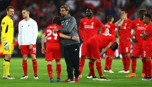 Jürgen Klopp und die Spieler des FC Liverpool trösten sich gegenseitig