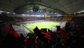 Und diese gab es reichlich. Die Eintracht-Fans tauchten die Commerzbank-Arena in ein kollektives Schwarz-Weiß-Rot.
