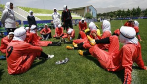 Die Frauen-Fußballnationalmannschaft des Iran beim Training