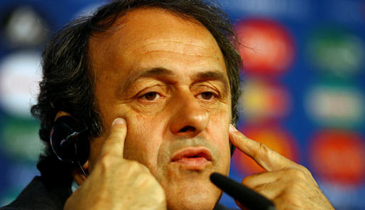 UEFA-Präsident Michel Platini sorgt sich um die Gehälter-Explosion im europäischen Fußball