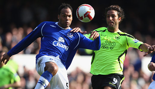 Joleon Lescott (l.) kam 2006 für 6,5 Millionen Euro von den Wolverhampton Wanderers nach Everton