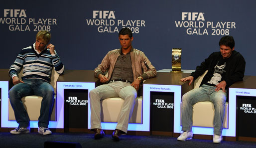 Cristiano Ronaldo (M.) ist der Titelverteidiger bei der Wahl zum Weltfußballer des Jahres