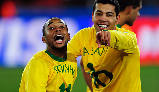 Brasiliens Nationalspieler Robinho (l.) spielt bei ManCity - will aber gerne für Barcelona spielen