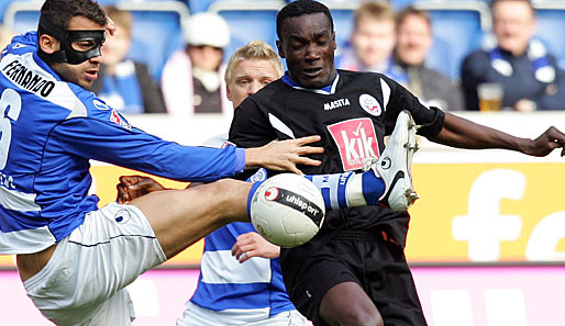 Victor Agali (r.) erzielte in 143 Bundesliga-Spielen für Rostock und Schalke 32 Tore