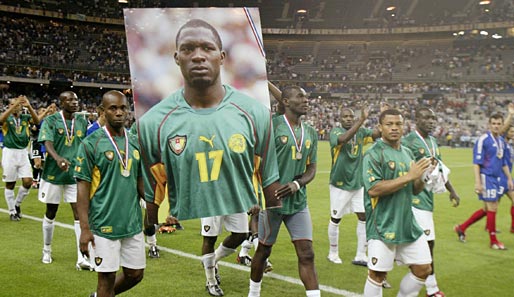 Erinnerungen werden wach: 2003 trauerten die Kameruner um Marc-Vivien Foe