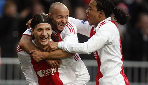 Marko Pantelic (l.) erzielte in 22 Liga-Spielen bereits zwölf Tore für Ajax Amsterdam