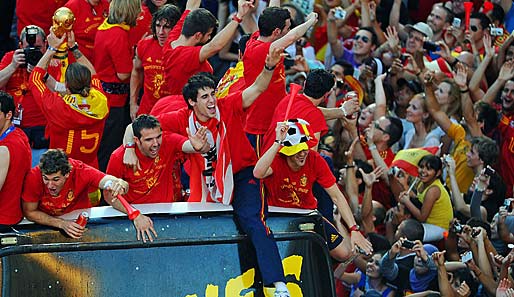 So jubelte der neue Weltmeister Spanien am 12. Juli mit den Fans in Madrid