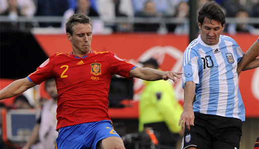 Lionel Messi (r.) traf gegen Spanien zum 1:0 für Argentinien