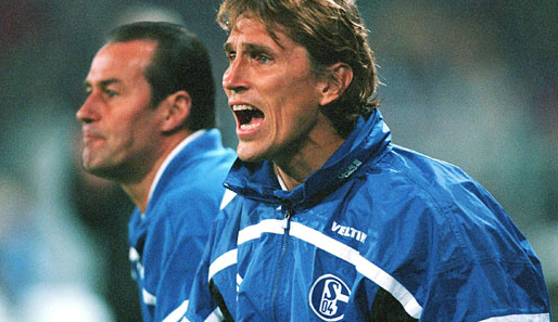 Holger Gehrke (r.) betreute auch die Schalker Profis als Co-Trainer von Huub Stevens