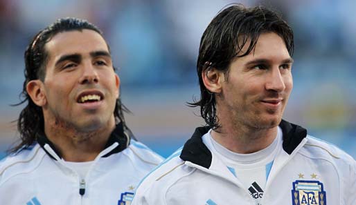 Lionel Messi (r.) und Carlos Tevez trafen beide gegen Weltmeister Spanien
