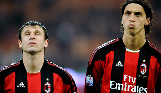 Jeder konzentriert sich auf seine Art: Antonio Cassano (l.) und Zlatan Ibrahimovic vom AC Milan