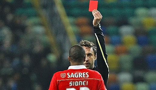 Benfica-Spieler Sidnei sah in der 45. Minute die Rote Karte