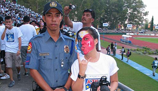 "Ausgeflippte" Fans feiern den Sieg der Philippinen über die Mongolei