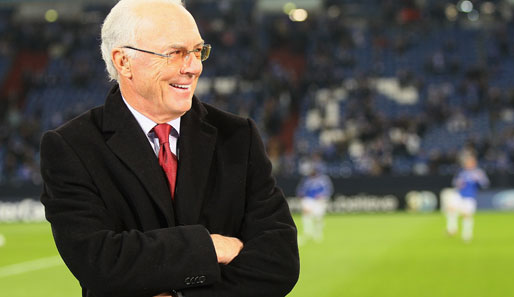 Franz Beckenbauer ist von UEFA-Chef Michel Platini geehrt worden