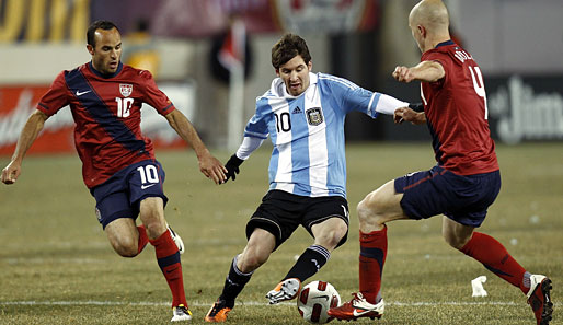 Leo Messi wie er leibt und lebt. Auch beim Unentschieden gegen die USA war er nicht zu halten