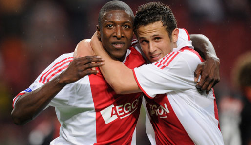 Mitchell Donald (l.) und Miralem Sulejmani wollen die 30. Meisterschaft von Ajax feiern