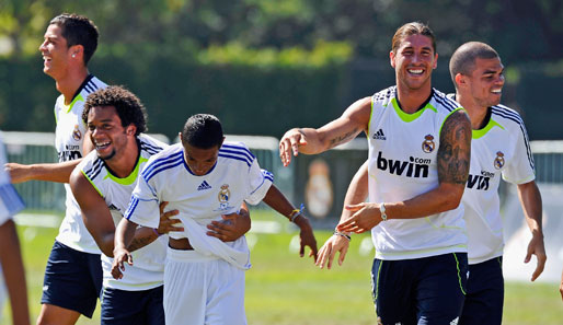 Pepe (r.) und Sergio Ramos (2.v.r.) sollen ihre Verträge bei Real verlängert haben