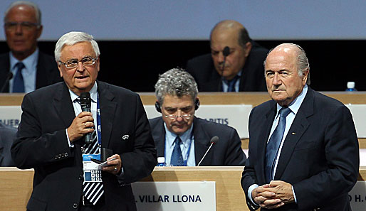Theo Zwanziger (l.) hat wegen der Korruptionsvorwürfe in der FIFA zum Runden Tisch geladen