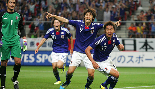 Hiroshi Kiyotake (r.) gehört zu den größten Juwelen des japanischen Fußballs