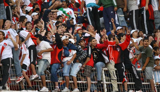 Fans von River Plate ließen ihrer Enttäuschung nach Abpfiff freien Lauf