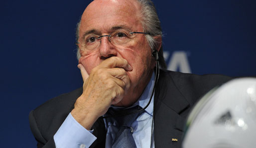 Sepp Blatter gerät immer mehr in Kritik - Rufe nach seinem Rücktritt werden laut