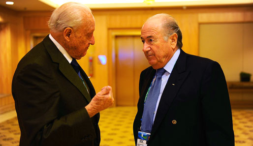 Ex-FIFA-Präsident Joao Havelange (l.) im Gespräch mit Sepp Blatter