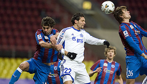 Kevin Kuranyi (2.v.l.) steht mit Dynamo Moskau im Pokal-Finale