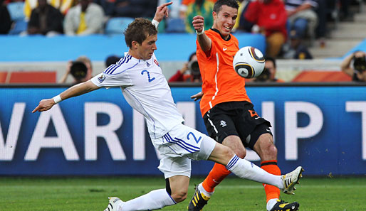 Das einzige Duell entschieden die Niederländer um Robin van Persie (r.) bei der WM 2010 für sich
