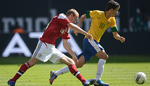 Oscar (r.) gehört trotz seiner jungen Jahre schon zum Stamm der brasilianischen Nationalmannschaft