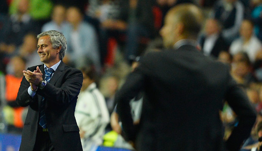 Höhnischer Beifall: Mourinho zeigte kein Verständnis für die Hinausstellung seines Spielers Ramires