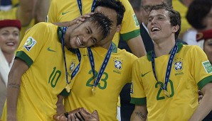 Bernard (r.) feierte zusammen mit Neymar den Sieg beim Confederations Cup 2013