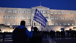 Im Zuge der Griechenland-Krise bangen die ausländischen Fußballer um den Wert ihres Gehalts