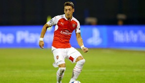 Mesut Özil kritisiert die hohen Transfersummen im Fußballgeschäft