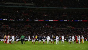 In den Farben getrennt, im Kampf gegen Terrorismus vereint - Die Spieler Frankreichs und Englands