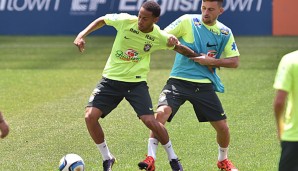 Neymar (l.) führt derzeit die Torschützenliste der Primera Division mit elf Toren an