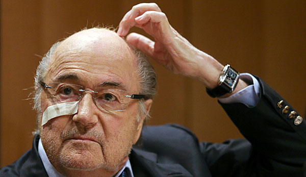 <b>Joseph Blatter</b> fühlt sich von der FIFA &quot;fallen gelassen&quot;. - joseph-blatter-600-4