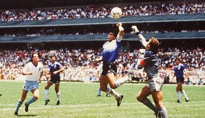 Diego Armando Maradona erzielte das Spiel gegen England in Mexiko 1986 mit der Hand