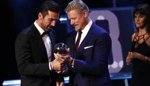 Auch bei der FIFA Preisverleihung, bei der Buffon von Peter Schmeichel als bester Torwart geehrt wurde, gab der Juventus-Keeper eine gute Figur ab.