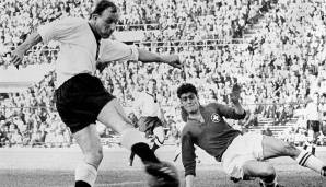 Sowie die Rothosen! Uwe Seeler führte den HSV 1960/61 ins Halbfinale des Europapokals der Landesmeister. Nach drei engen Spielen gegen den FC Barcelona war der erste Europacup-Ausflug beendet.