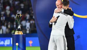 Gianni Infantino bei der Siegerehrung der Klub-WM: Ist dieser Pokal bald Geschichte?