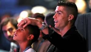Wie der Vater, so der Sohn? Cristiano Ronaldos Karriere nahm in der Akademie von Sporting Fahrt auf, jetzt ist der Klub offenbar auch an seinem Sohn interessiert.