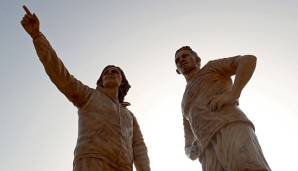 Die Statuen von Ricardo Gareca und Paolo Guerreiro in Lima.