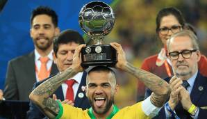 Dani Alves - FC Sao Paulo: Den Mann der Titel zog es ebenfalls in seine Heimat. Insgesamt ergatterte der Außenverteidiger in seiner Karriere 40 offzielle Titel - Rekord. Dennoch suchte er zuletzt einen neuen Verein.