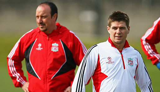 Mittlerweile ein Herz und eine Seele: Liverpool-Coach Rafael Benitez (l.) und Steve Gerrard