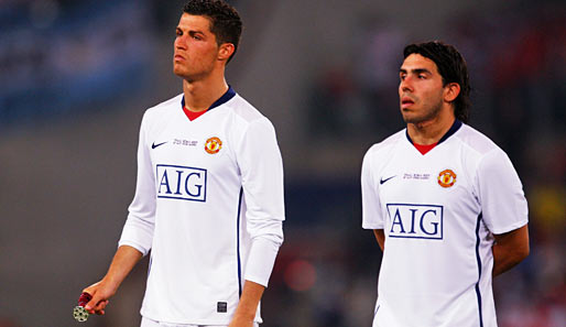 Cristiano Ronaldo (l.) trägt ab 2010 einen anderen Trikotsponsor übers Spielfeld