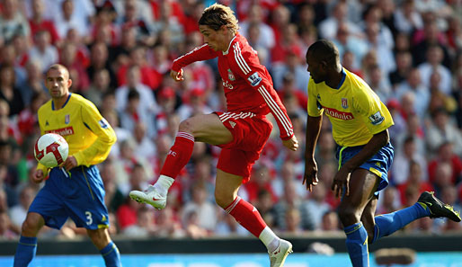 In der letzten Saison spielten Liverpool mit Fernando Torres (M.) und Stoke an der Anfield Road 0:0